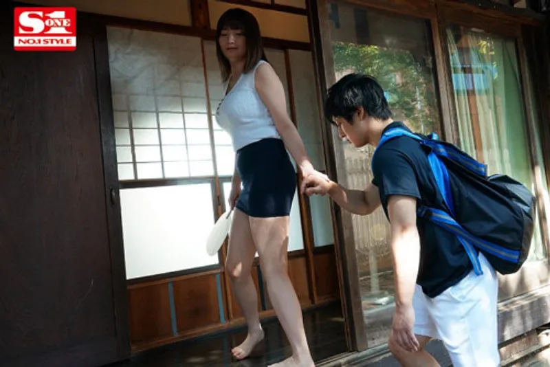 Anh chàng nứng lồn cậu bé khi nhìn trộm em họ cắm sừng với chồng