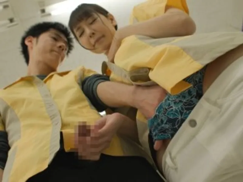 điên cuồng xxx đồng nghiệp nữ dâm đãng trong siêu thị mini