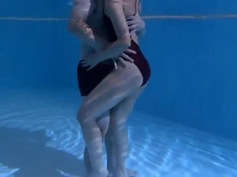 ông chồng lạnh nhạt, cô vợ cắm sừng với hlv dạy bơi