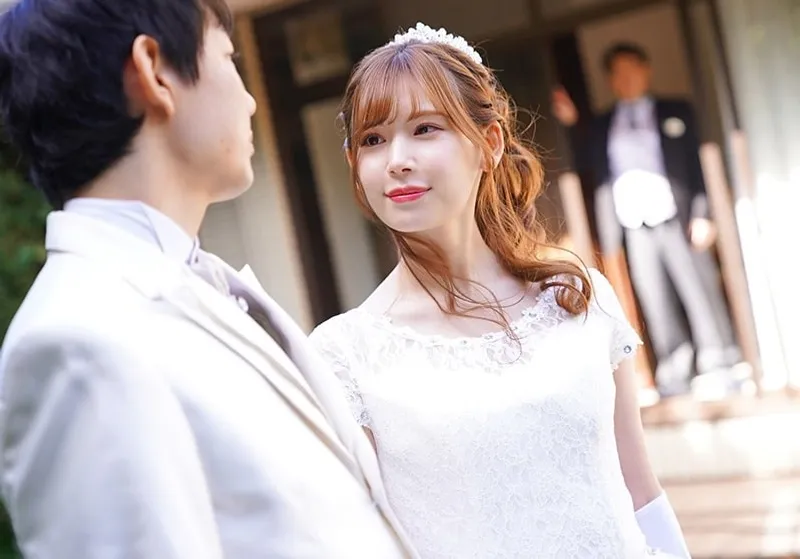 Bố chồng yêu trả bài bạn gái của con trai ngay sau lễ cưới của con trai