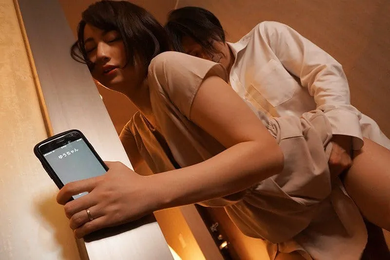 Người vợ đi họp lớp rồi chịch với nyc mặc cho chồng ở nhà chờ