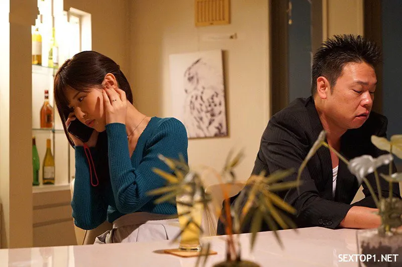 Chồng yếu, cô vợ tìm đến người yêu củ