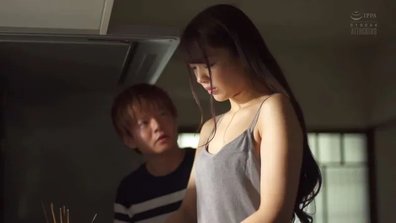 Người yêu của chị gái chịch cô em bà xã đang buồn bã vì thất tình